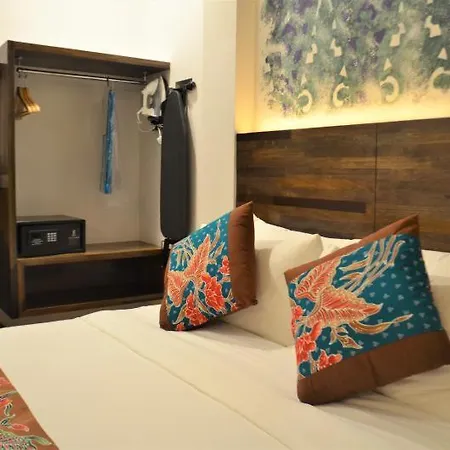 Serapi Hotel Kuching Exterior photo