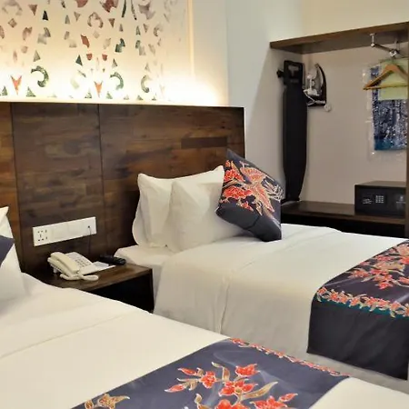 Serapi Hotel Kuching Exterior photo