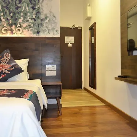 Serapi Hotel Kuching Exterior photo